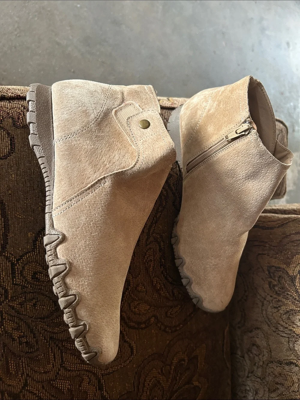 Skechers Women's Beige Suede Ankle Boots Booties - Picture 1 of 2